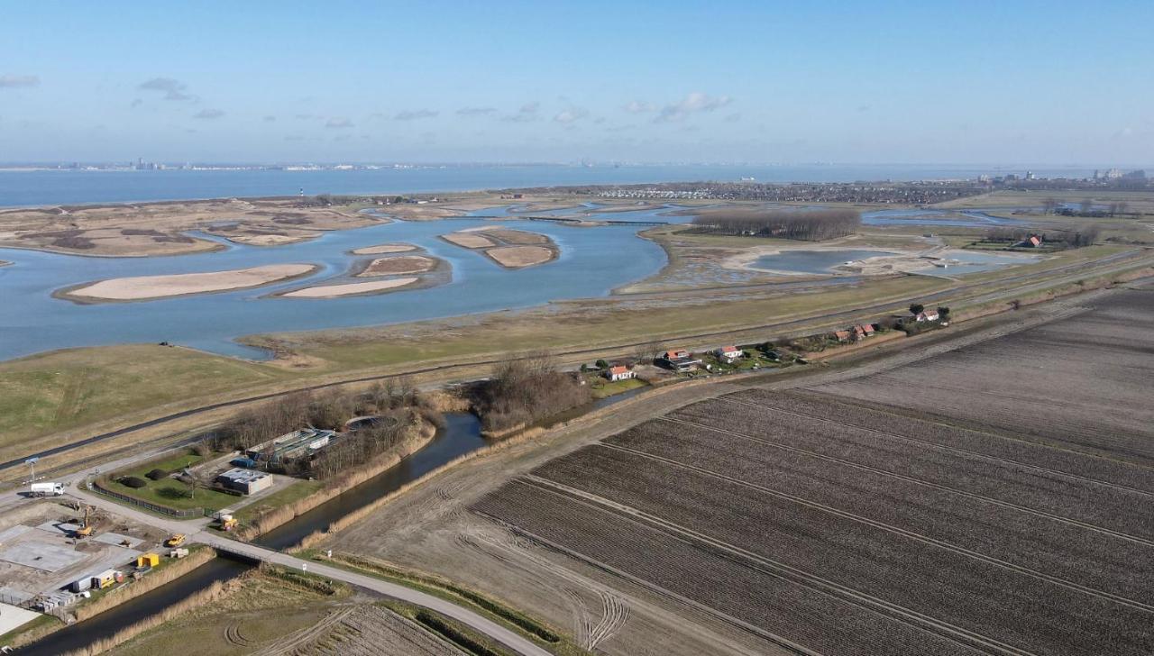 Iris'T; Dijkhuisje In De Polders Van Groede. Villa Luaran gambar
